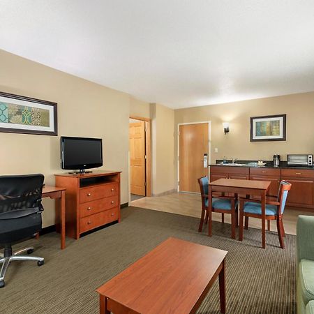 Best Western Plus Платтсбург Экстерьер фото