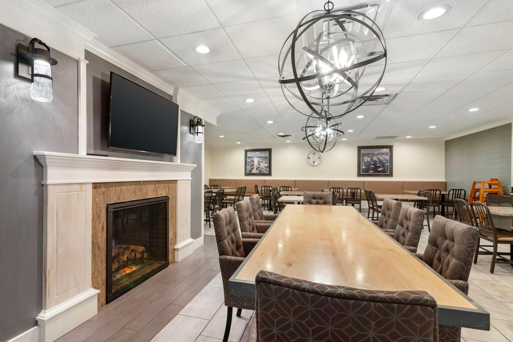 Best Western Plus Платтсбург Экстерьер фото