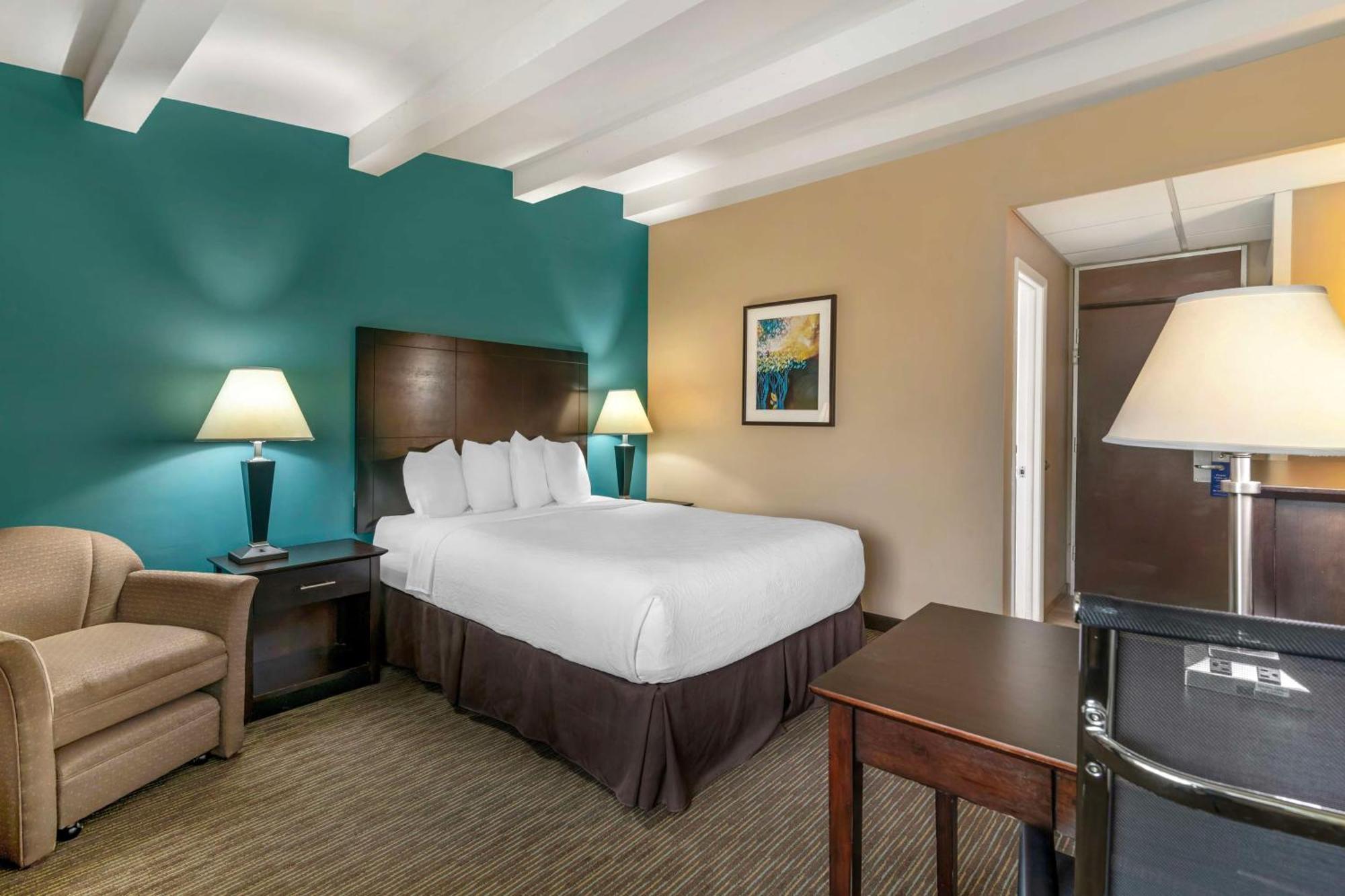 Best Western Plus Платтсбург Экстерьер фото