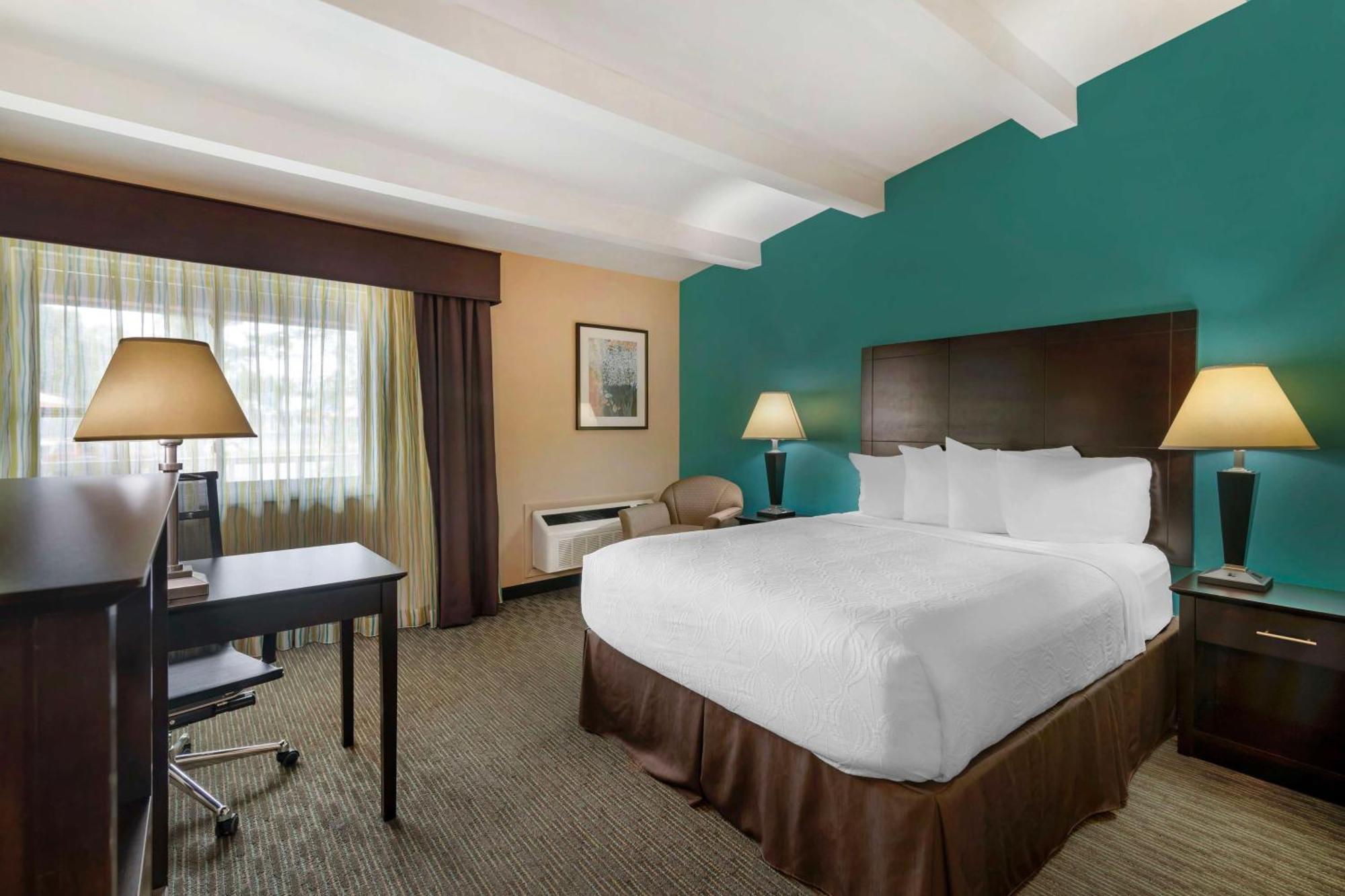 Best Western Plus Платтсбург Экстерьер фото