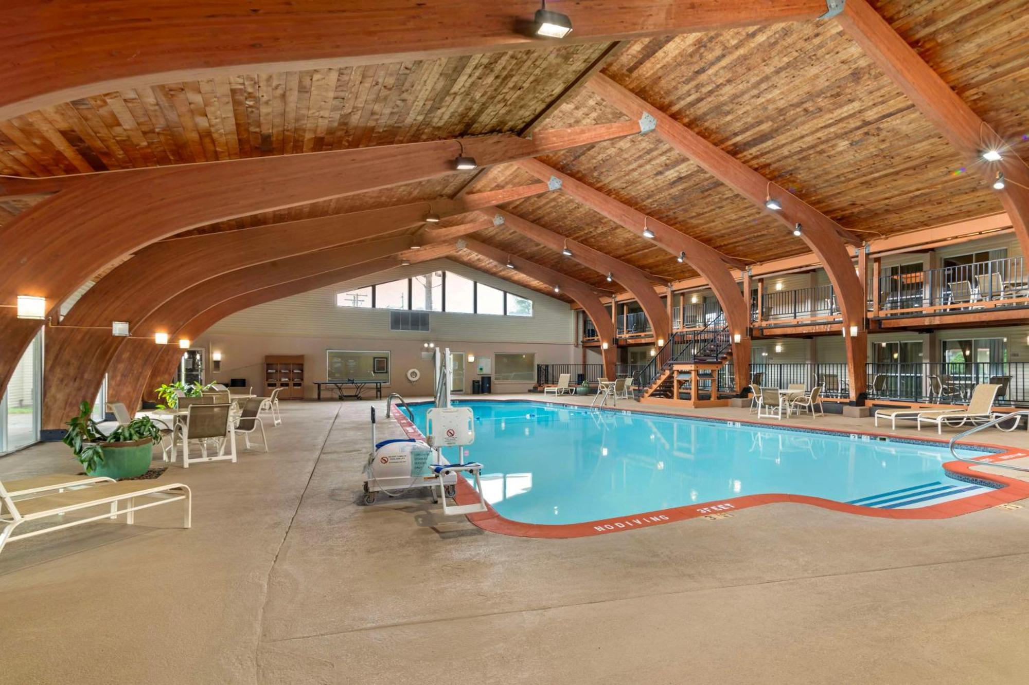 Best Western Plus Платтсбург Экстерьер фото